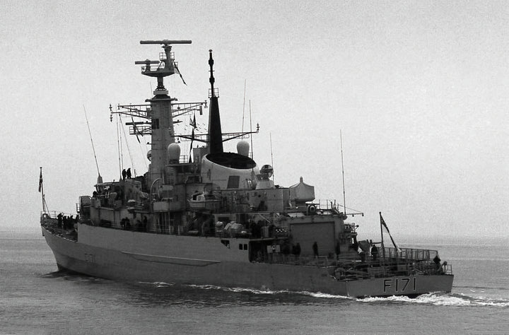 HMS Avenger F185 | Photo Print | Framed Print | Poster | Type 21 | Frigate | Royal Navy Hampshire Prints