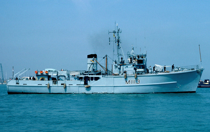 HMS Brereton M1113 Royal Navy Ton class minesweeper Photo Print or Framed Print - Hampshire Prints