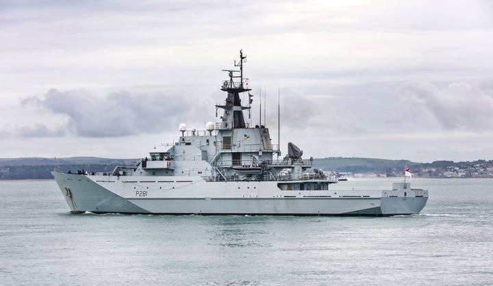 HMS Tyne P281 Royal Navy River class patrol vessel Photo Print or Framed Print - Hampshire Prints