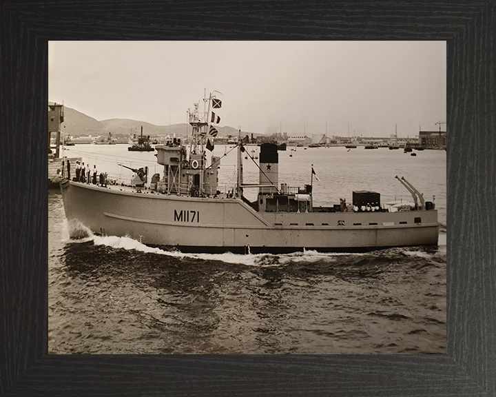 HMS Aldington M1171 Royal Navy Ton Class Minesweeper Photo Print or Framed Print - Hampshire Prints