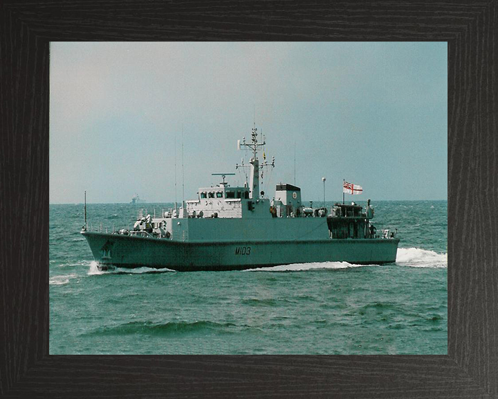 HMS Cromer M103 | Photo Print | Framed Print | Sandown Class | Minehunter | Royal Navy Hampshire Prints