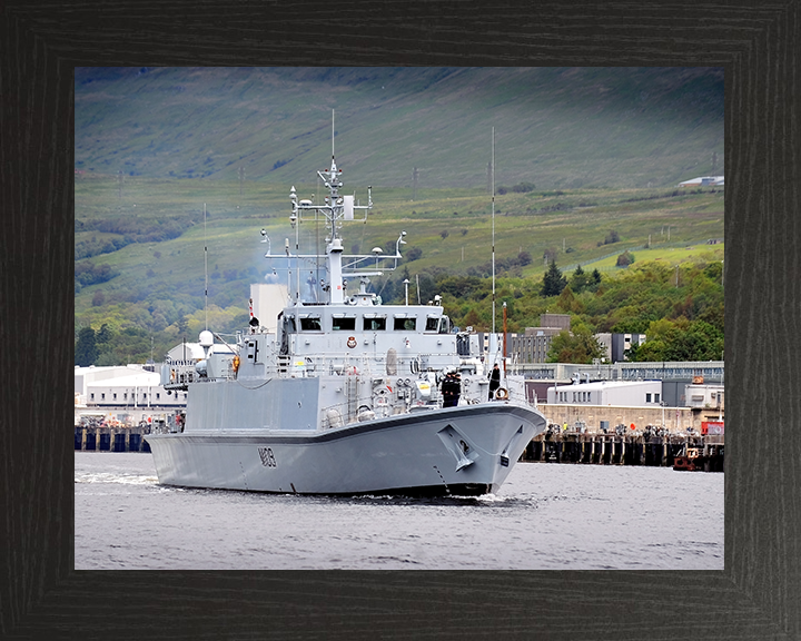 HMS Bangor M109 Royal Navy Sandown class minehunter Photo Print or Framed Print - Hampshire Prints