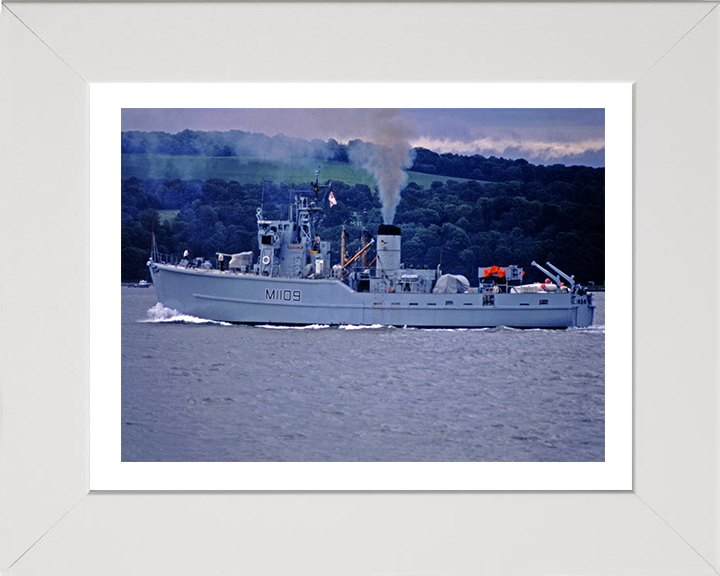 HMS Bickington M1109 Royal Navy Ton Class Minesweeper Photo Print or Framed Print - Hampshire Prints