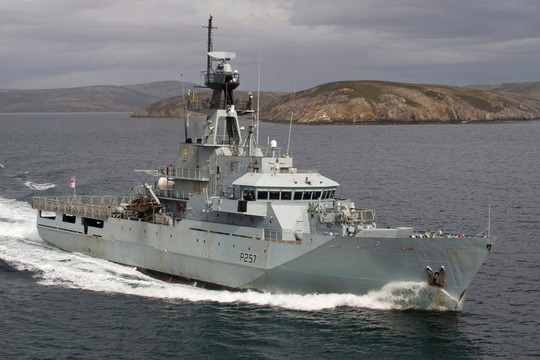 HMS Clyde P257 Royal Navy River class offshore patrol vessel Photo Print or Framed Print - Hampshire Prints