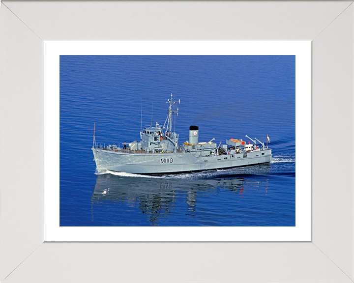 HMS Bildeston M1110 Royal Navy Ton Class Minesweeper Photo Print or Framed Print - Hampshire Prints