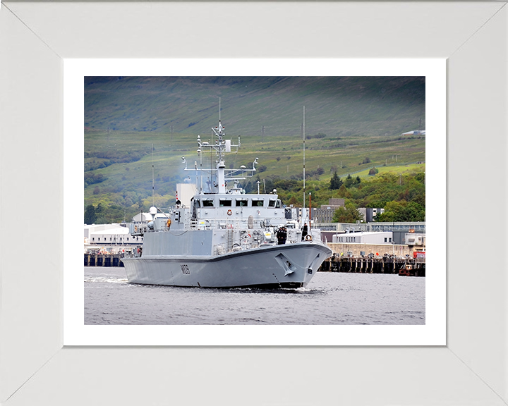 HMS Bangor M109 Royal Navy Sandown class minehunter Photo Print or Framed Print - Hampshire Prints