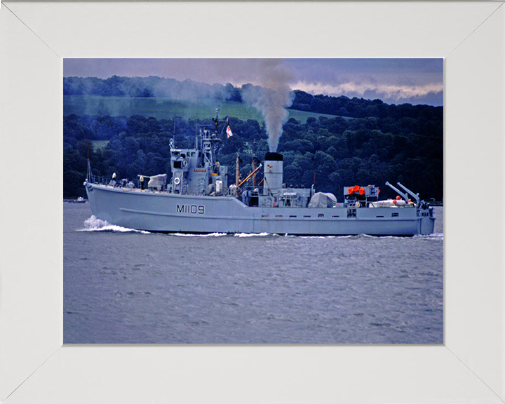 HMS Bickington M1109 Royal Navy Ton Class Minesweeper Photo Print or Framed Print - Hampshire Prints