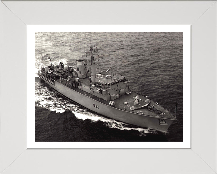 HMS Cottesmore M32 Royal Navy Hunt class mine countermeasures vessel Photo Print or Framed Print - Hampshire Prints