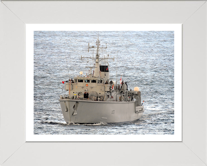 HMS Atherstone M38 Royal Navy Hunt class mine countermeasures vessel Photo Print or Framed Print - Hampshire Prints