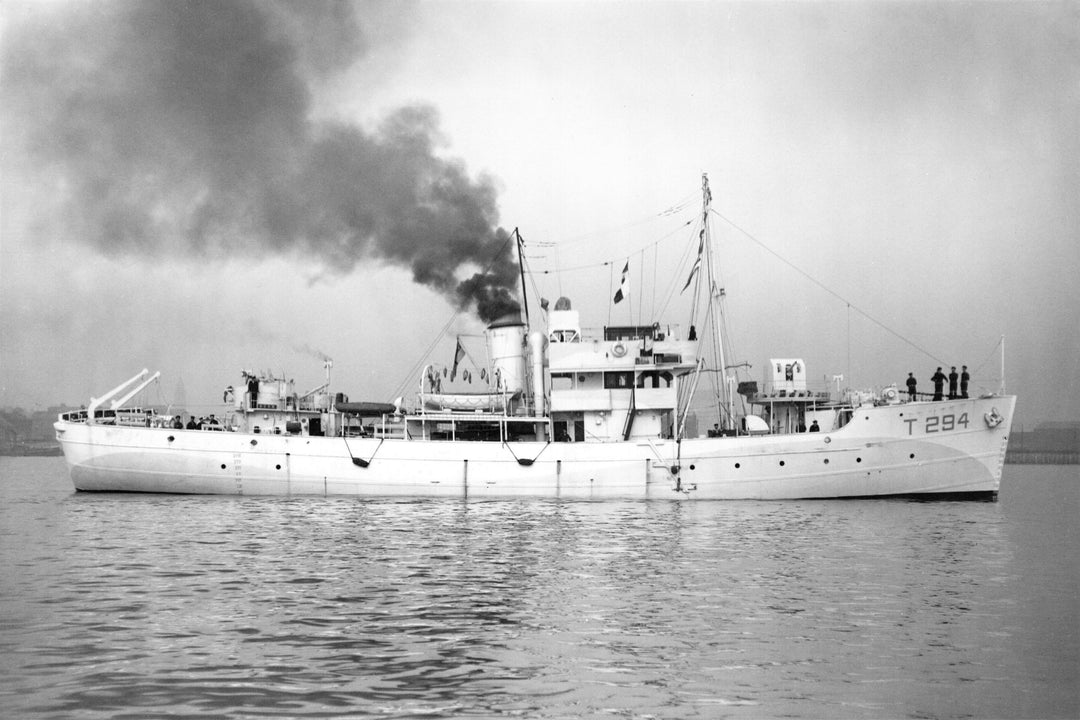 HMS Bern T294 | Photo Print | Framed Print | Poster | Island Class | Trawler | Royal Navy Hampshire Prints