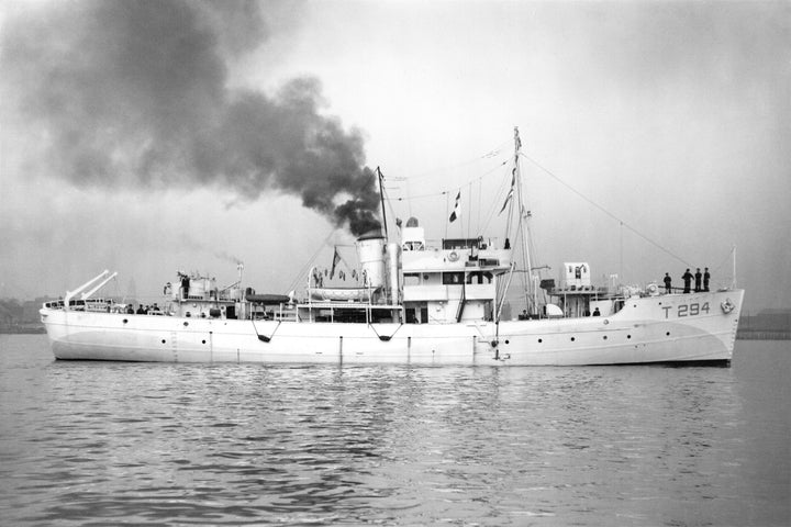 HMS Bern T294 | Photo Print | Framed Print | Poster | Island Class | Trawler | Royal Navy Hampshire Prints