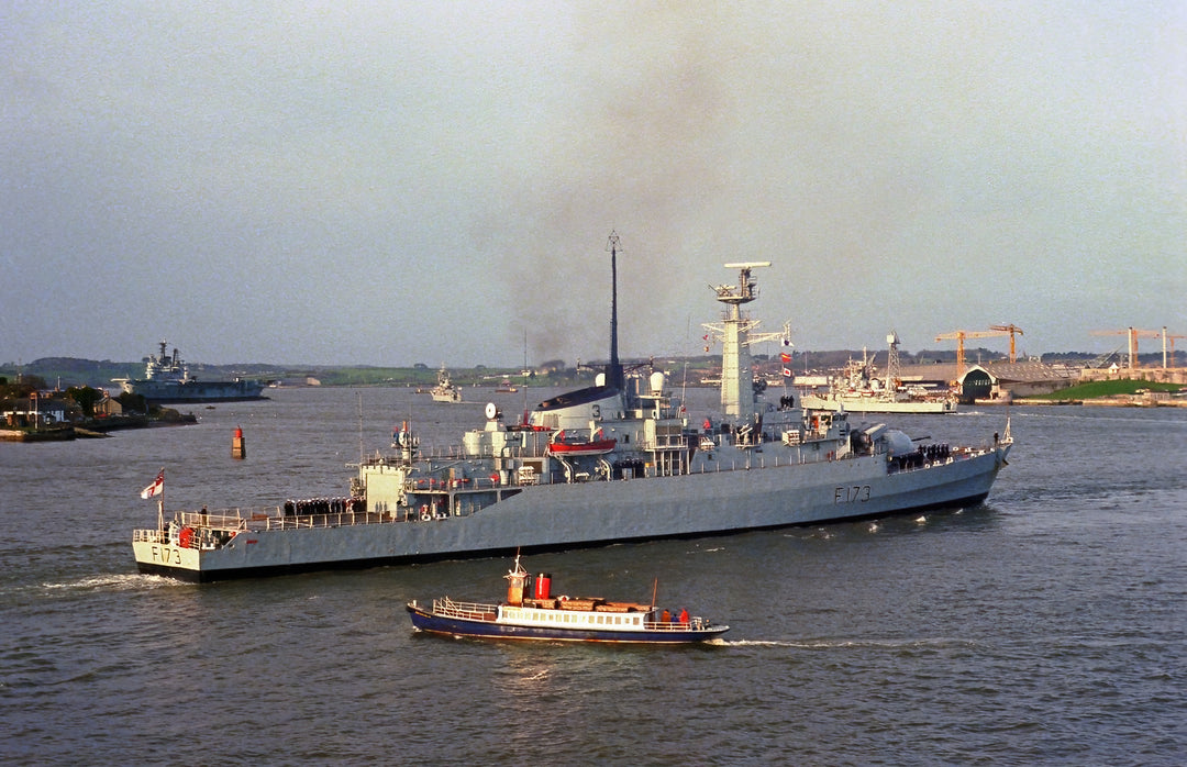 HMS Arrow F173 Royal Navy Type 21 Frigate Photo Print or Framed Print - Hampshire Prints