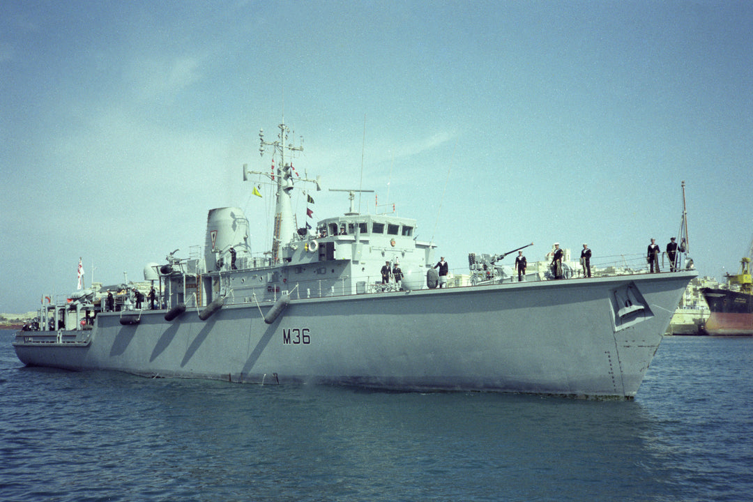 HMS Bicester M36 Royal Navy Hunt class mine countermeasures vessel Photo Print or Framed Print - Hampshire Prints