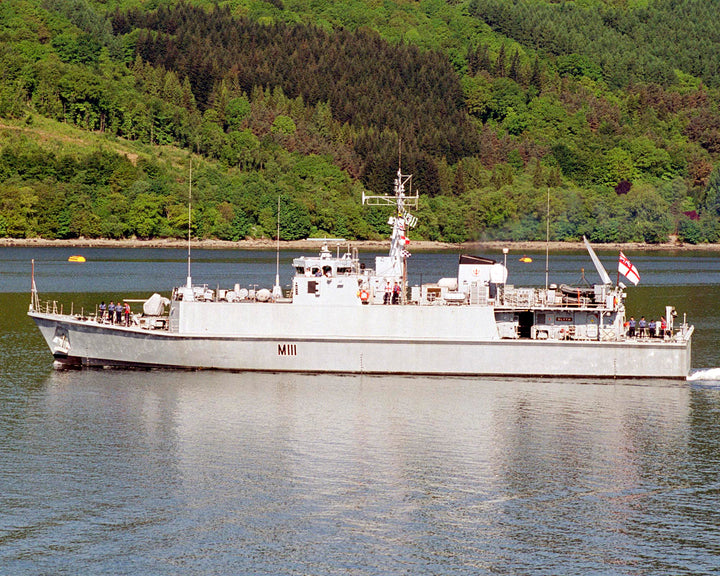 HMS Blyth M111 | Photo Print | Framed Print | Sandown Class | Minehunter | Royal Navy Hampshire Prints