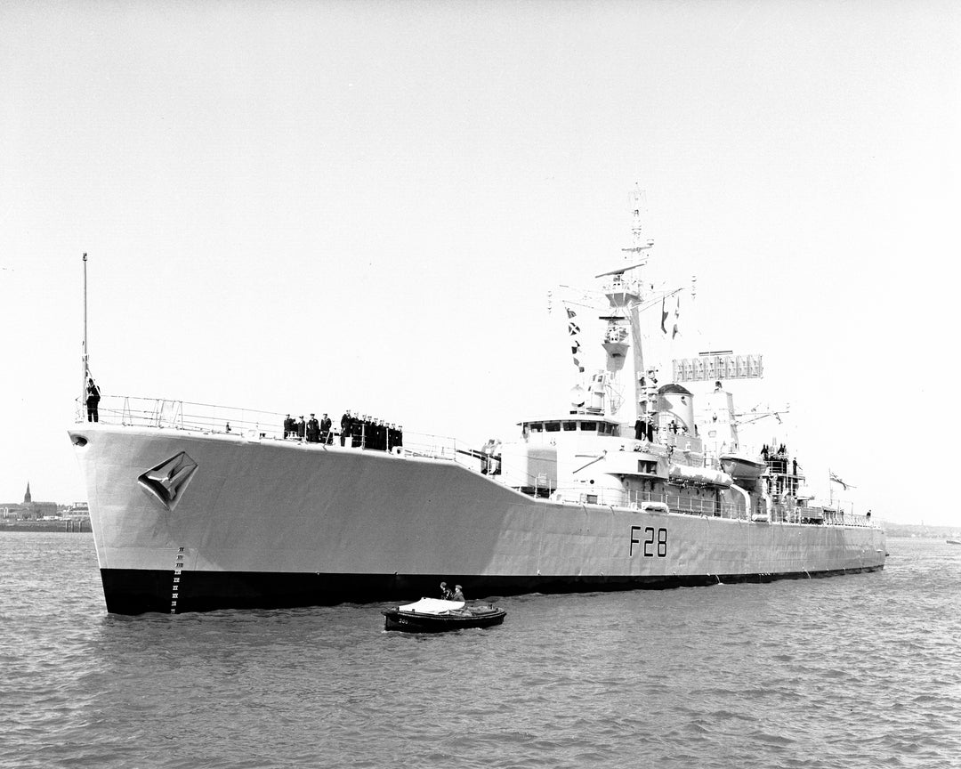 HMS Cleopatra F28 | Photo Print | Framed Print | Leander Class | Frigate | Royal Navy Hampshire Prints