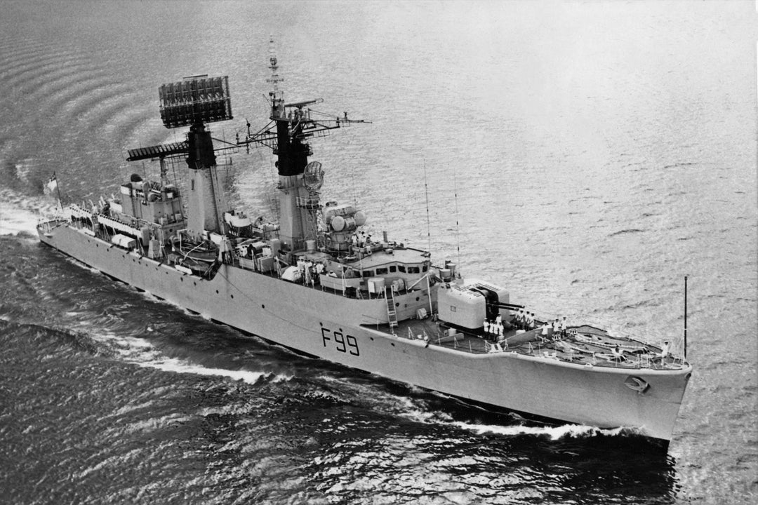 HMS Lincoln F99 | Photo Print | Framed Print | Salisbury Class | Frigate | Royal Navy Hampshire Prints