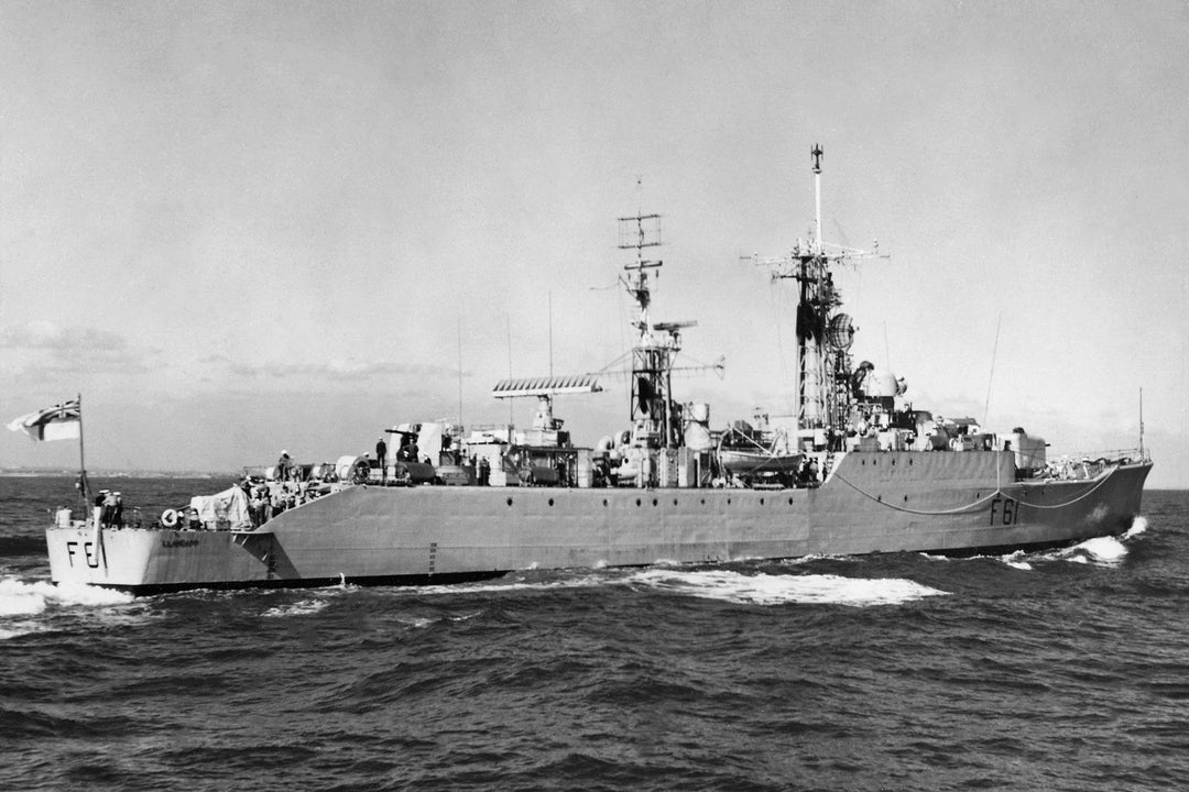 HMS Llandaff F61 | Photo Print | Framed Print | Salisbury Class | Frigate | Royal Navy Hampshire Prints