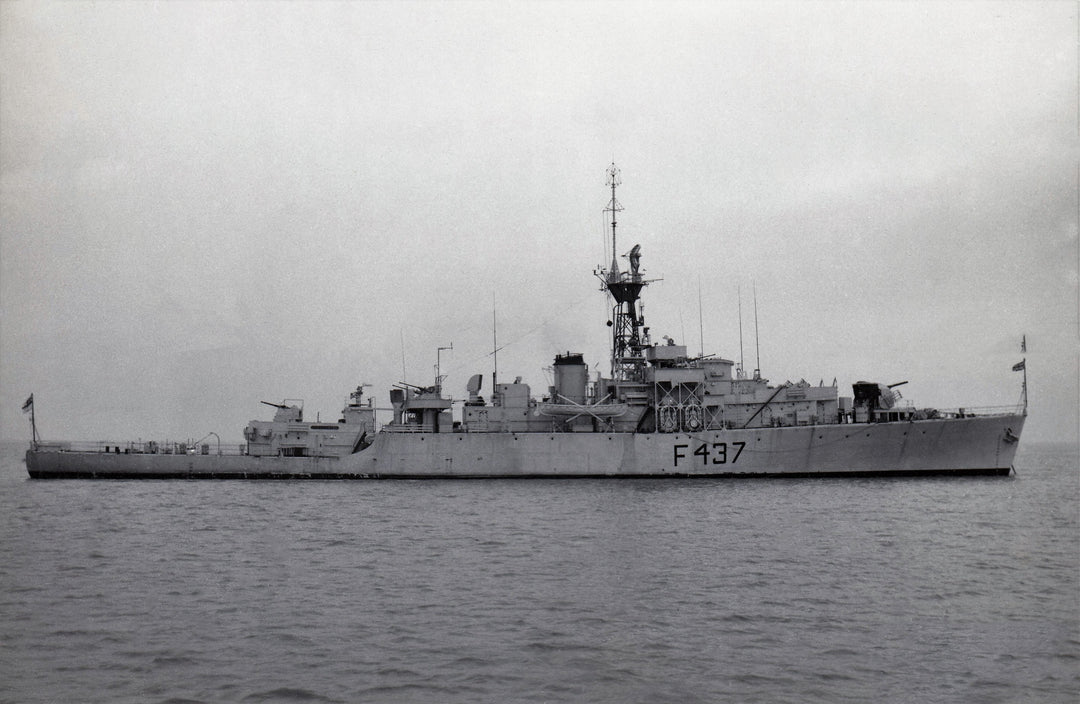 HMS Loch Lomond K437 | Photo Print | Framed Print | Loch Class | Frigate | Royal Navy Hampshire Prints