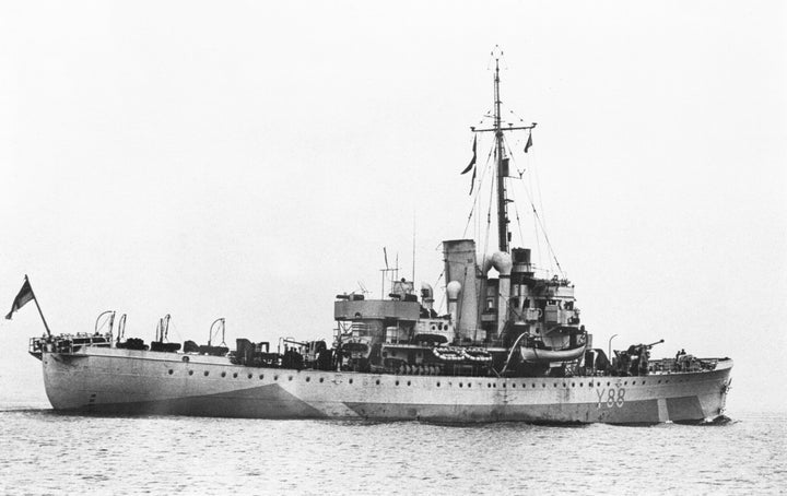 HMS Totland Y88 | Photo Print | Framed Print | Poster | Banff Class | Sloop | Royal Navy Hampshire Prints