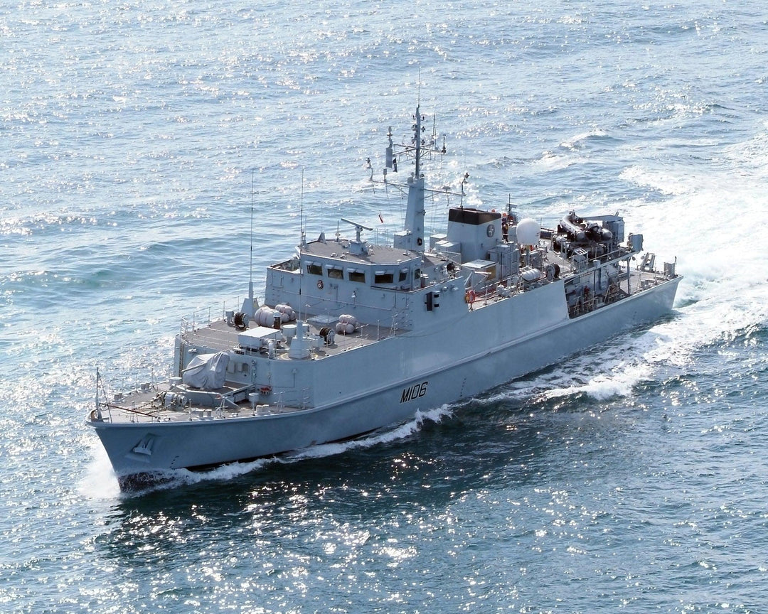 HMS Penzance M106 Royal Navy Sandown class minehunter Photo Print or Framed Photo Print - Hampshire Prints