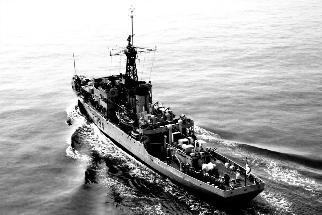 HMS Leeds Castle F384 (K384) Royal Navy Castle class corvette Photo Print or Framed Print - Hampshire Prints