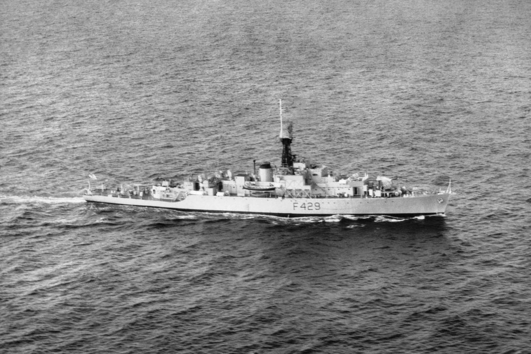 HMS Loch Fyne K429 | Photo Print | Framed Print | Loch Class | Frigate | Royal Navy Hampshire Prints