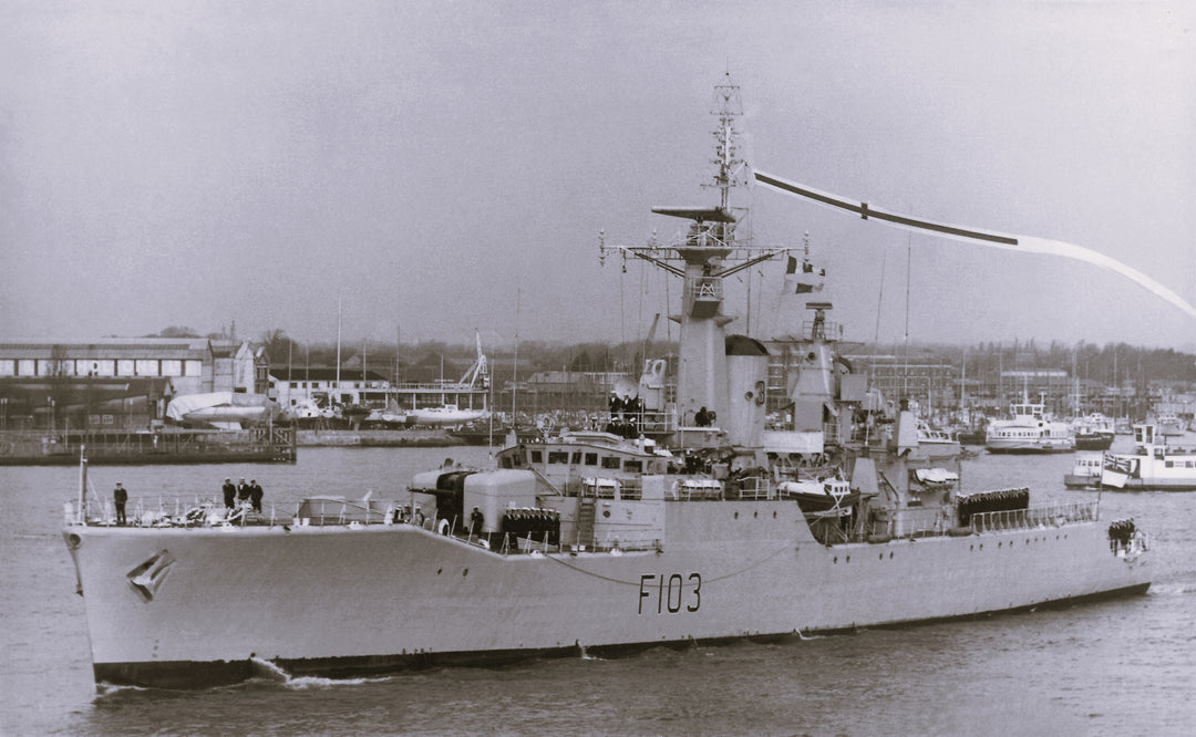 HMS Lowestoft F103 Royal Navy Rothesay class frigate Photo Print or Framed Print - Hampshire Prints