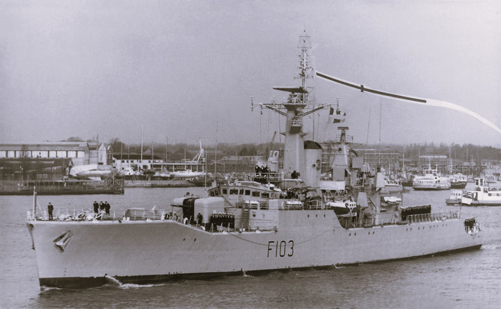 HMS Lowestoft F103 | Photo Print | Framed Print | Rothesay Class | Frigate | Royal Navy Hampshire Prints