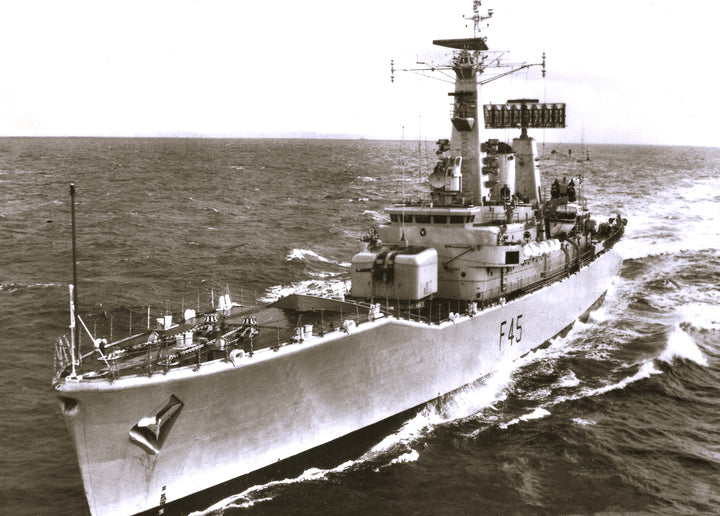 HMS Minerva F45 | Photo Print | Framed Print | Leander Class | Frigate | Royal Navy Hampshire Prints