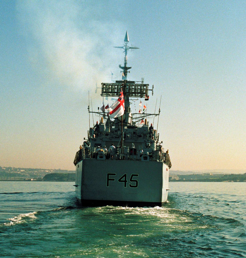 HMS Minerva F45 | Photo Print | Framed Print | Leander Class | Frigate | Royal Navy Hampshire Prints