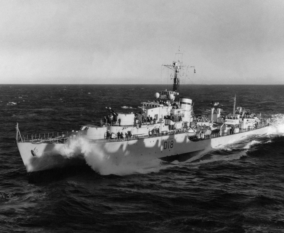 HMS St. Kitts D18 | Photo Print | Framed Print | Battle Class | Destroyer | Royal Navy Hampshire Prints