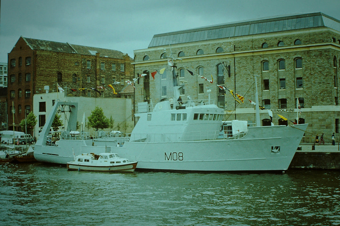 HMS Venturer M08 | Photo Print | Framed Print | Converted Minesweeper | Royal Navy Hampshire Prints