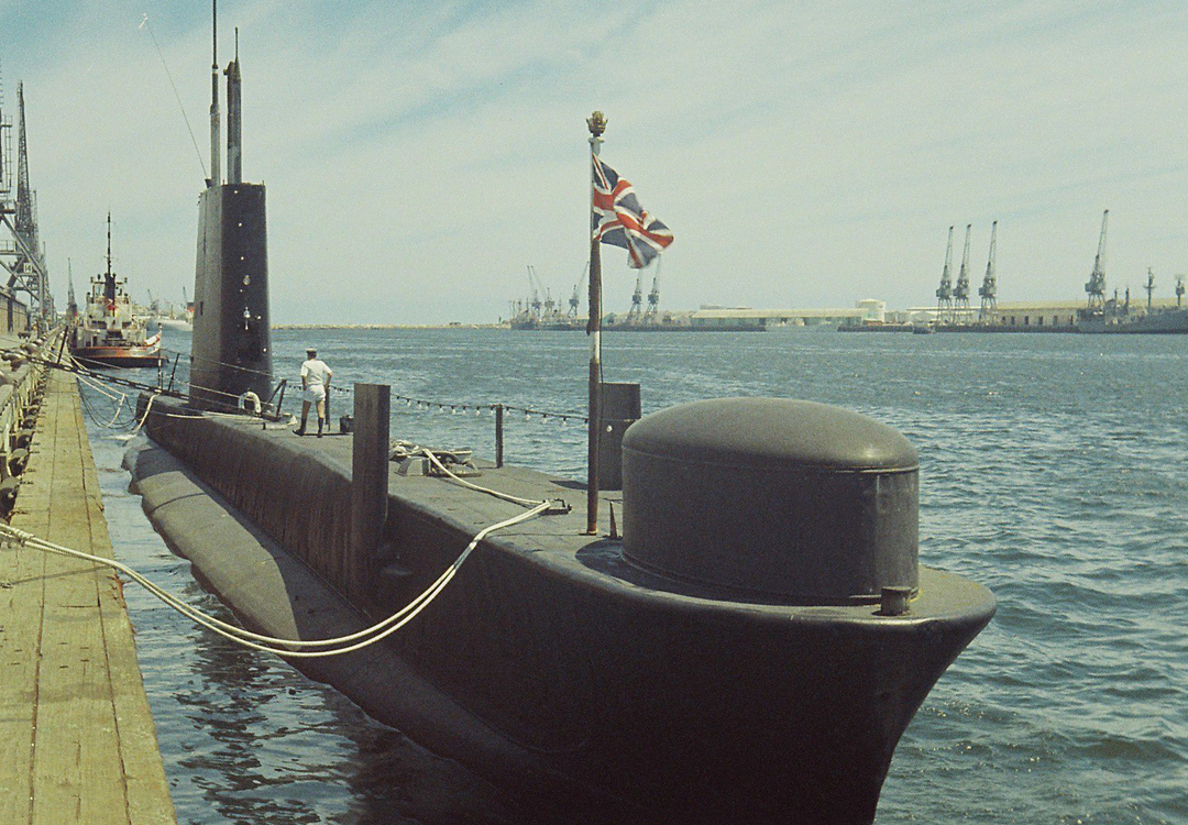 HMS Finwhale S05 Royal Navy Porpoise class Submarine Photo Print or Framed Print - Hampshire Prints