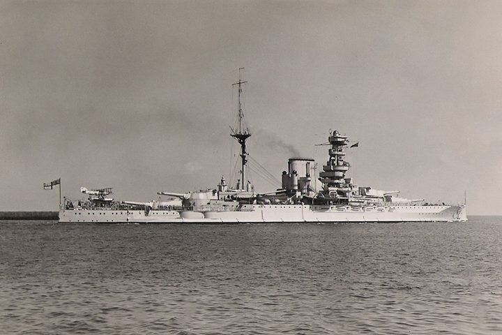 HMS Valiant (02) | Photo Print | Framed Print | Queen Elizabeth Class | Battleship| Royal Navy Hampshire Prints