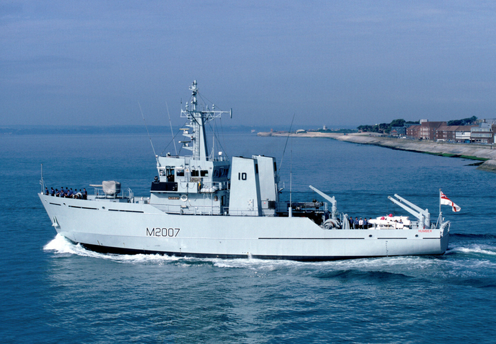 HMS Humber M2007 | Photo Print | Framed Print | River Class | Minesweeper | Royal Navy Hampshire Prints