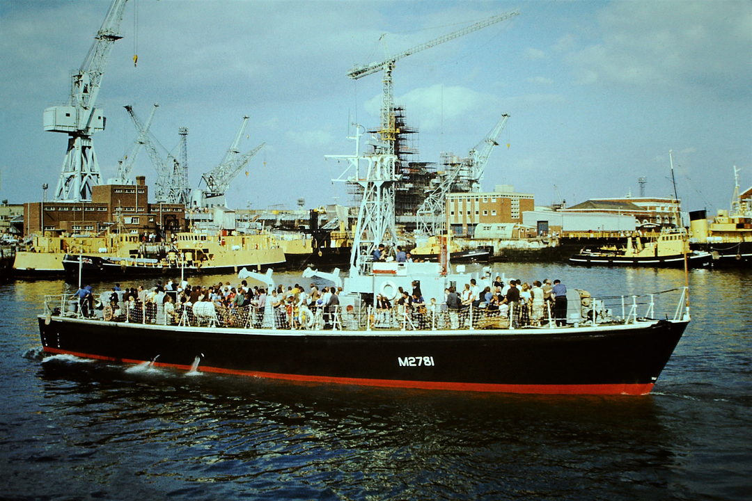 HMS Portisham M2781 Royal Navy Ham Class minesweeper Photo Print or Framed Print - Hampshire Prints