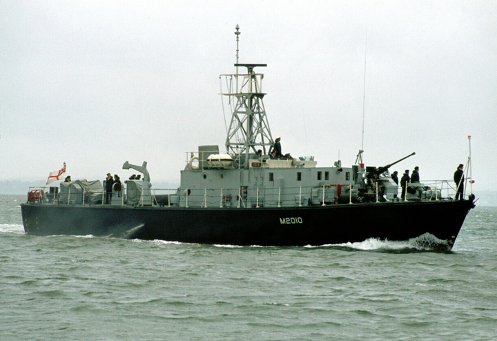 HMS Isis M2010 Royal Navy Ley class minesweeper Photo Print or Framed Print - Hampshire Prints