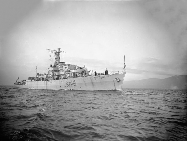 HMS Wigtown Bay K616 Royal Navy Bay Class Frigate Photo Print or Framed Print - Hampshire Prints