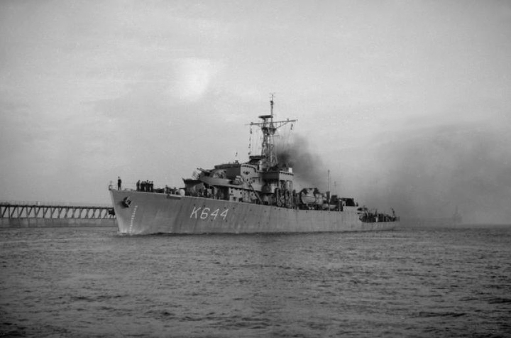 HMS Cawsand Bay K644 | Photo Print | Framed Print | Bay Class | Frigate | Royal Navy Hampshire Prints