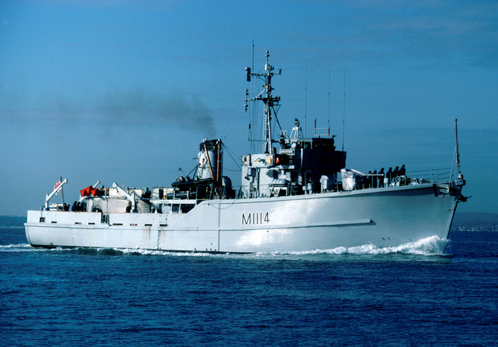 HMS Brinton M1114 Royal Navy Ton Class Minesweeper Photo Print or Framed Print - Hampshire Prints