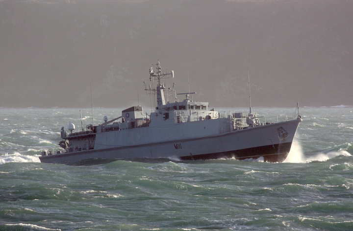 HMS Blyth M111 | Photo Print | Framed Print | Sandown Class | Minehunter | Royal Navy Hampshire Prints