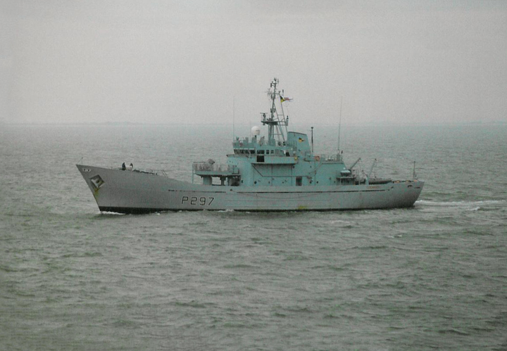 HMS Guernsey P297 Royal Navy Island class Patrol Vessel Photo Print or Framed Photo Print - Hampshire Prints