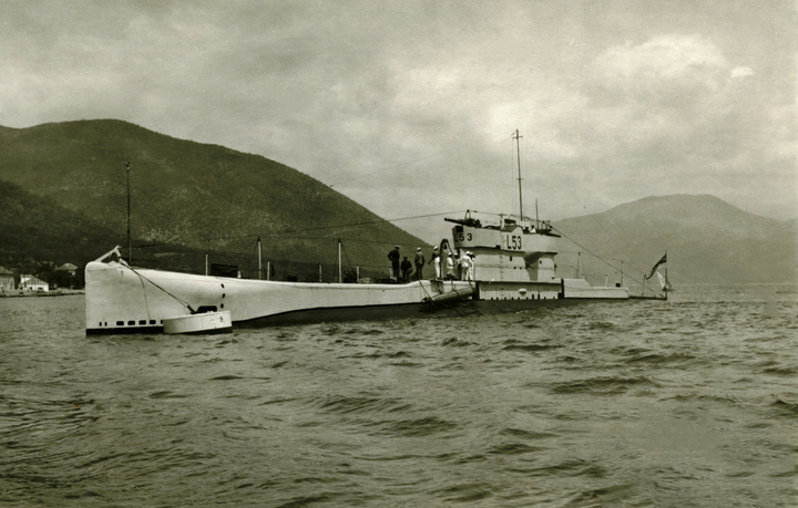 HMS L53 Submarine | Photo Print | Framed Print | Poster | L class | Royal Navy Hampshire Prints
