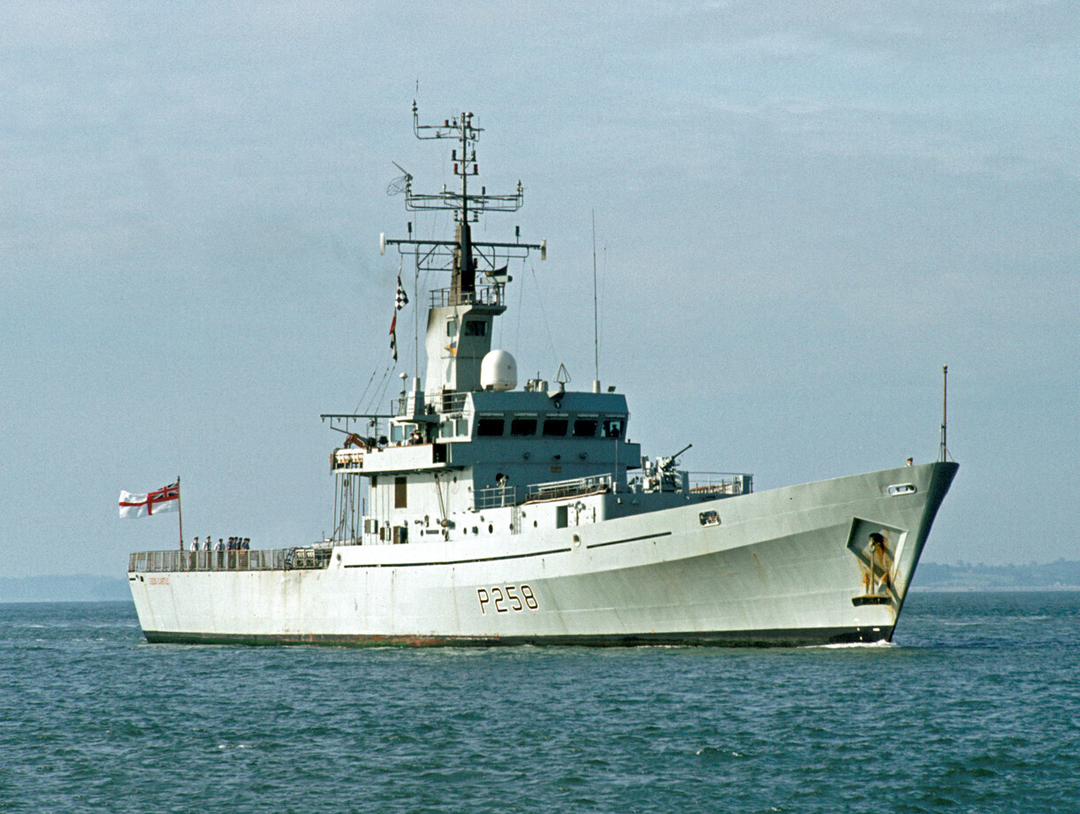 HMS Leeds Castle P258 Royal Navy Castle class Patrol boat Photo Print or Framed Print - Hampshire Prints