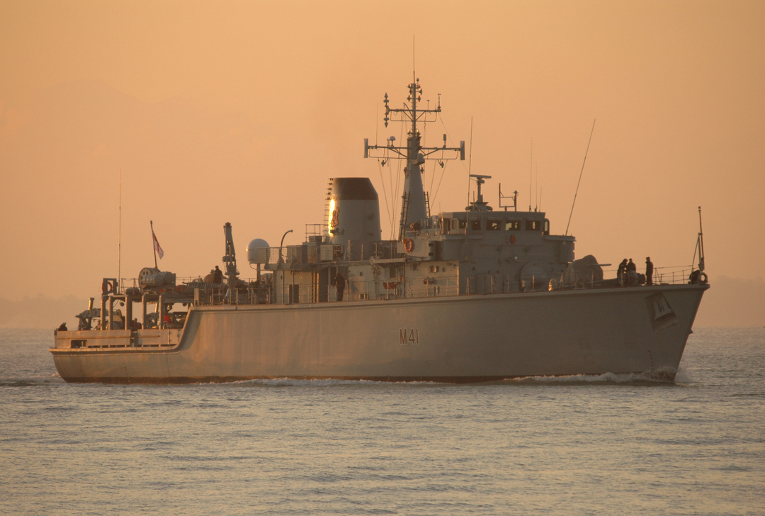 HMS Quorn M41 Royal Navy Hunt class mine countermeasures vessel Photo Print or Framed Print - Hampshire Prints