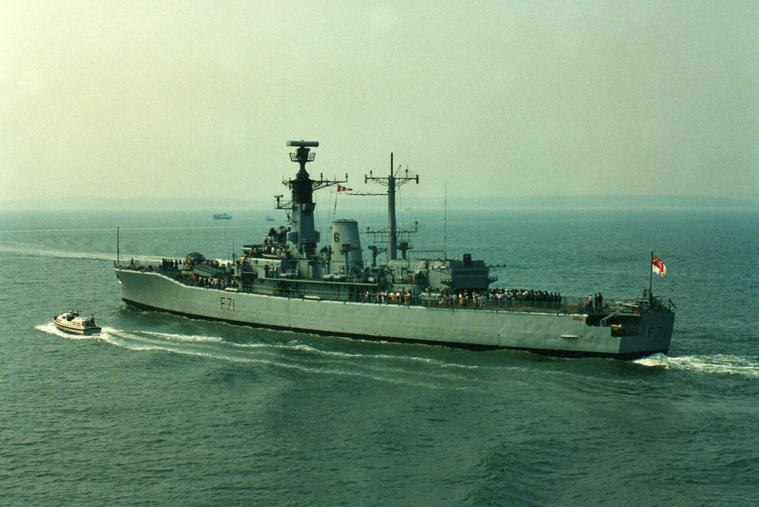 HMS Scylla F71 | Photo Print | Framed Print | Leander Class | Frigate | Royal Navy Hampshire Prints