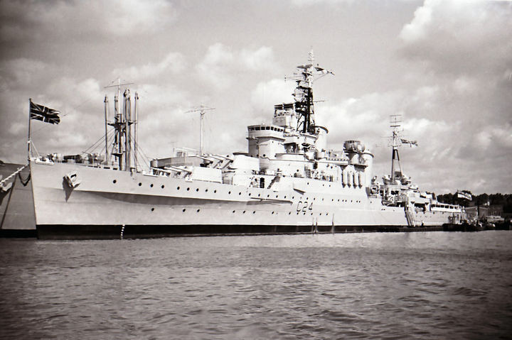 HMS Sheffield C24 | Photo Print | Framed Print | Town Class | Light Cruiser | Royal Navy Hampshire Prints