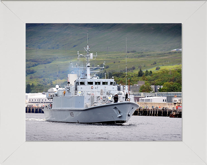 HMS Bangor M109 Royal Navy Sandown class minehunter Photo Print or Framed Print - Hampshire Prints