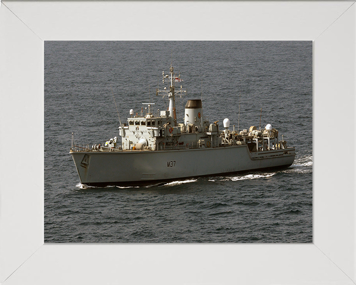 HMS Chiddingfold M37 Royal Navy Hunt Class Minesweeper Photo Print or Framed Print - Hampshire Prints