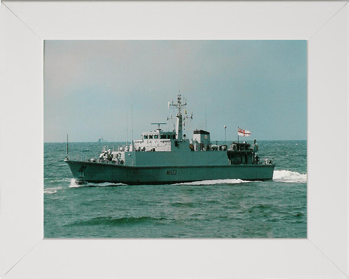 HMS Cromer M103 | Photo Print | Framed Print | Sandown Class | Minehunter | Royal Navy Hampshire Prints